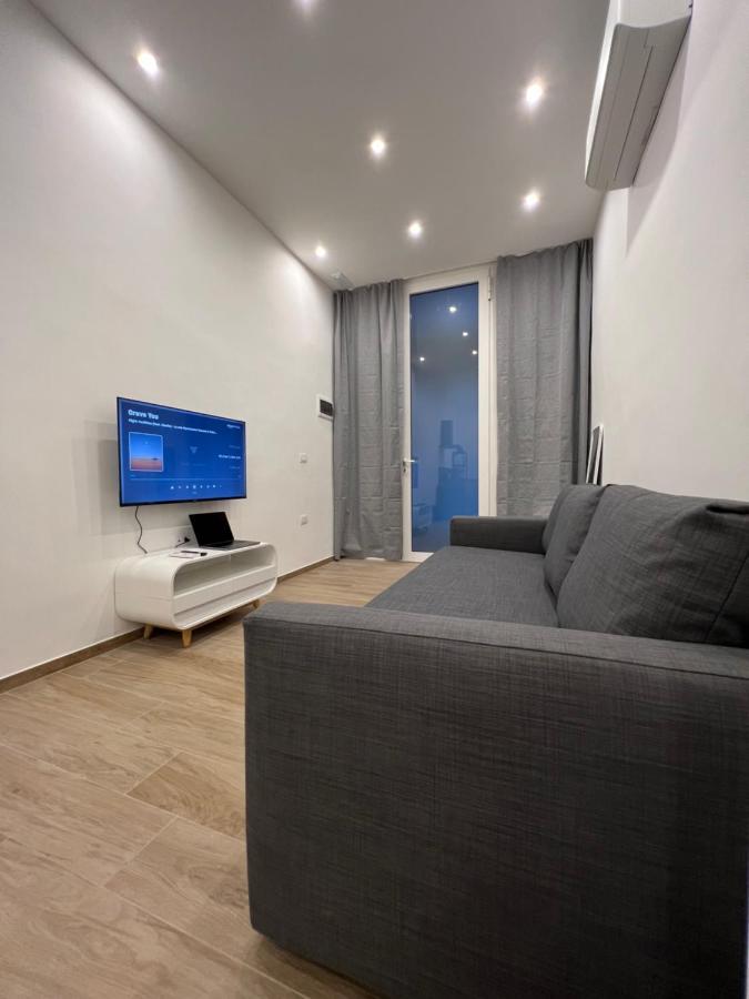 Citywise Vittorio - Independent Apartment Near Bari Central Station Экстерьер фото
