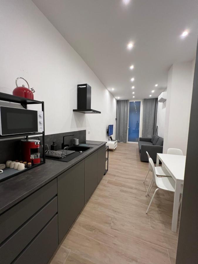 Citywise Vittorio - Independent Apartment Near Bari Central Station Экстерьер фото