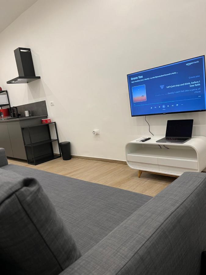 Citywise Vittorio - Independent Apartment Near Bari Central Station Экстерьер фото