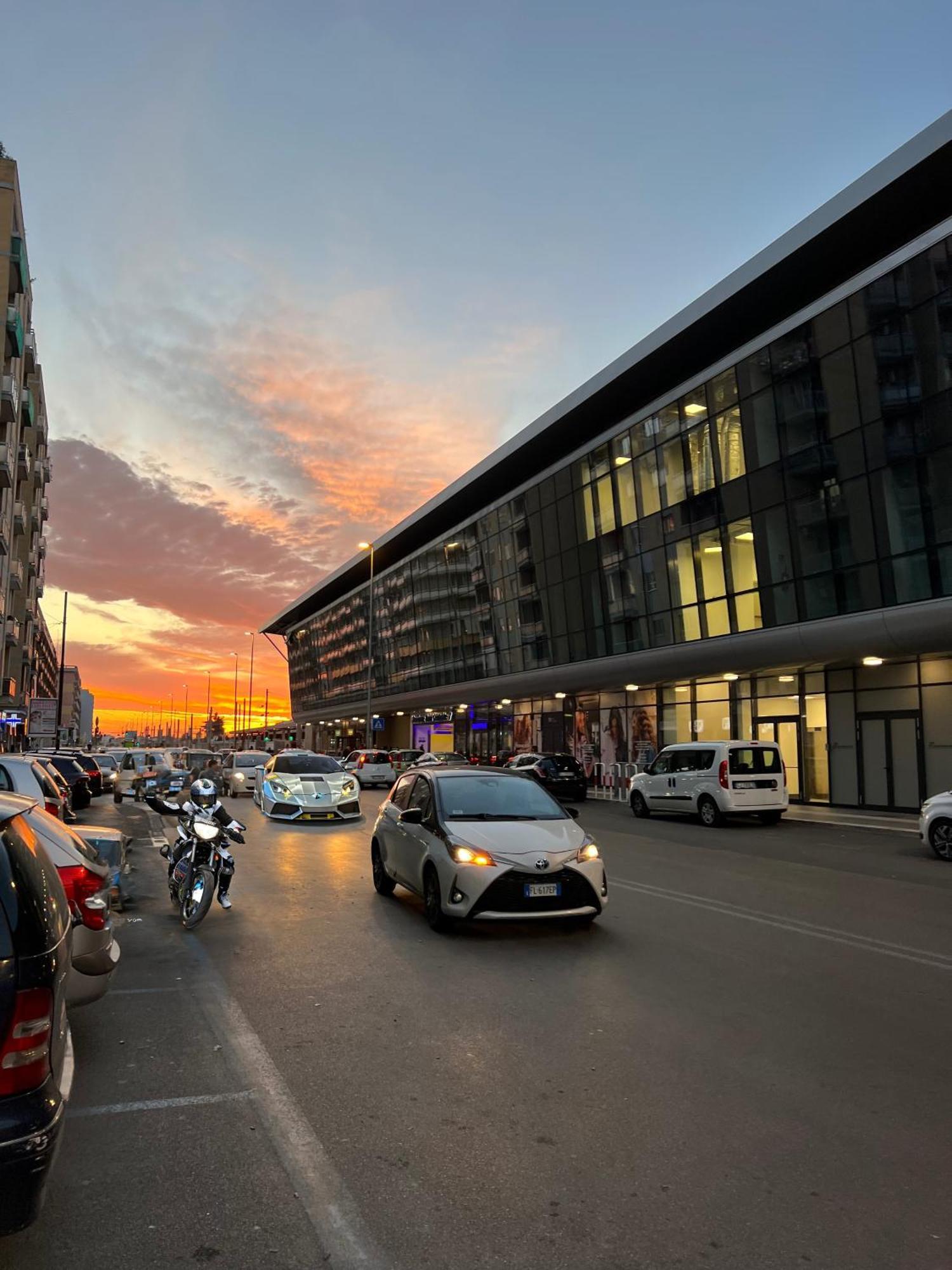 Citywise Vittorio - Independent Apartment Near Bari Central Station Экстерьер фото